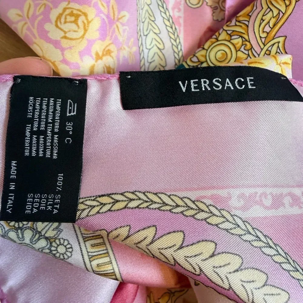 NEW IN BOX ✨ VERSACE SILK TWILL Medusa Hot Pink Roses & Gold Large Scarf